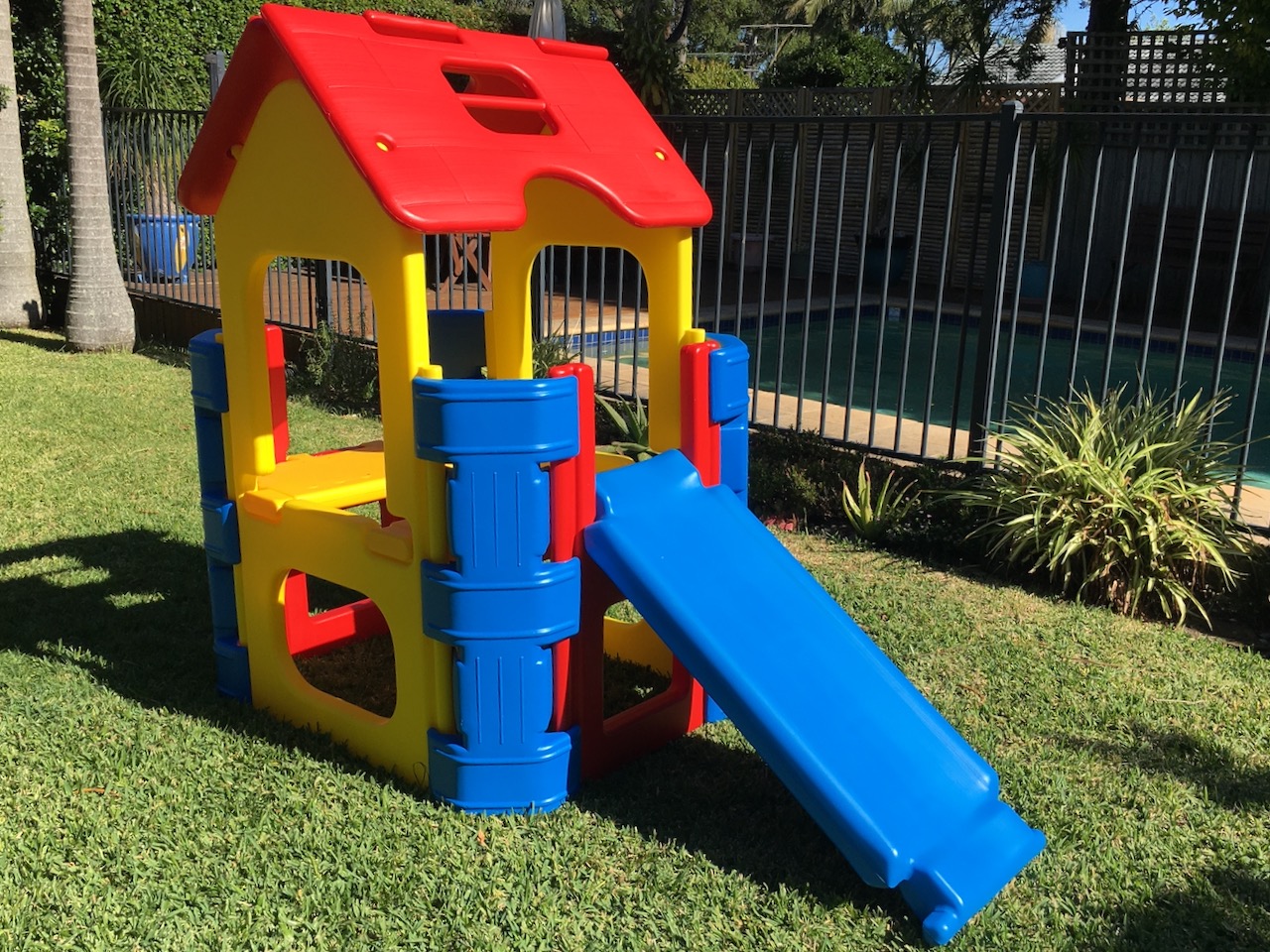 kids outdoor play house