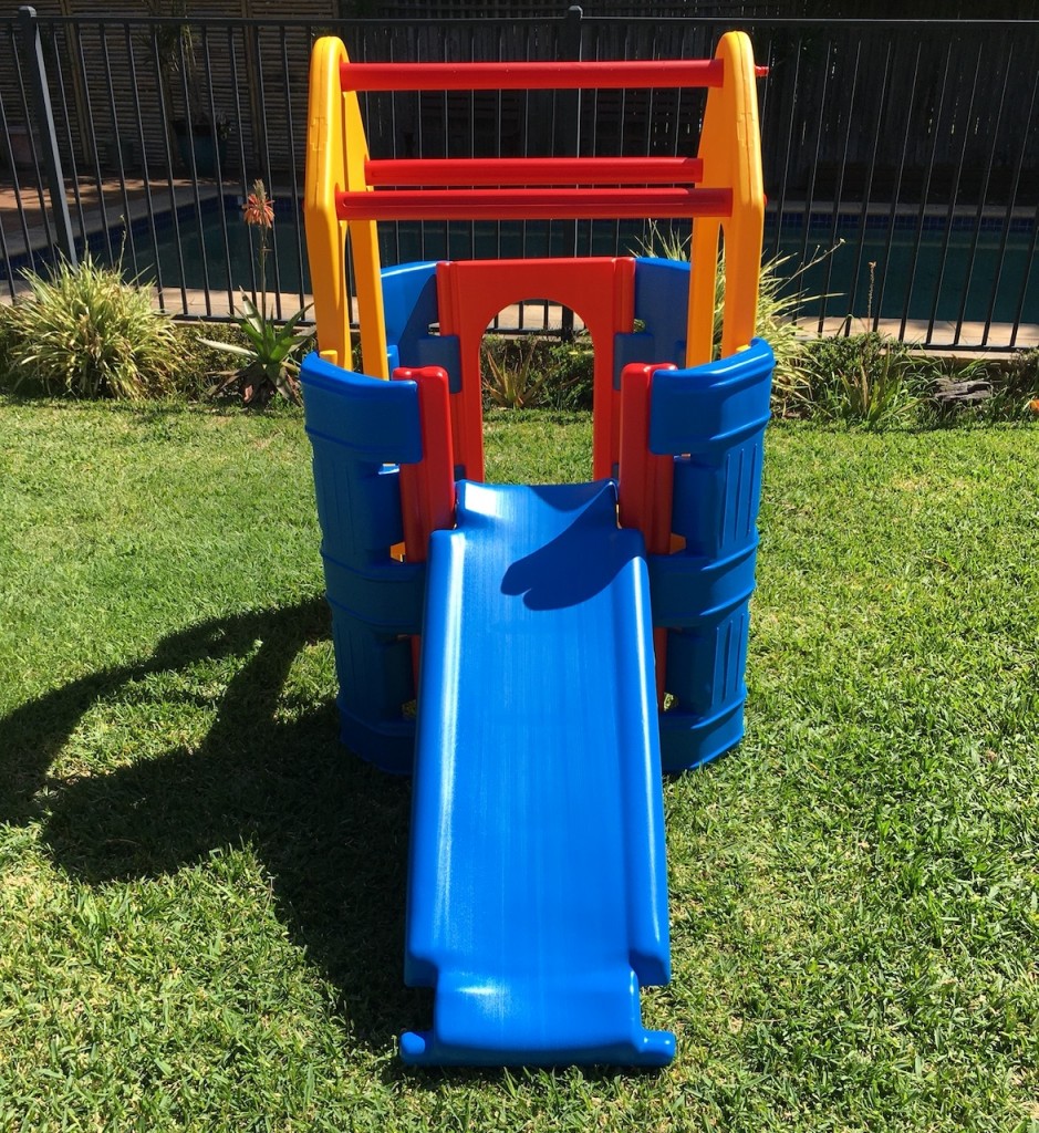 Kids Outdoor PLAY GYM With One Step/Slide And Water Spray Bar pick up